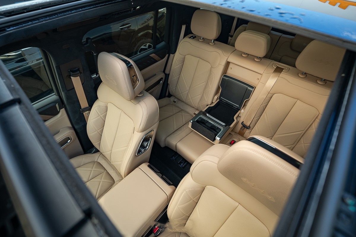 BYD Leopard 8 — Interior